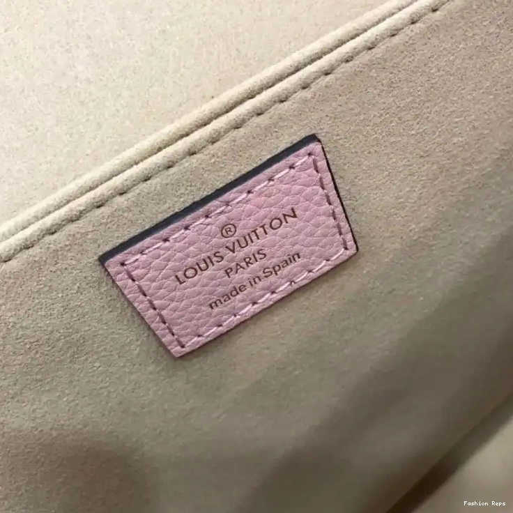 Fashion Reps 19B570288 LV Bags 0517
